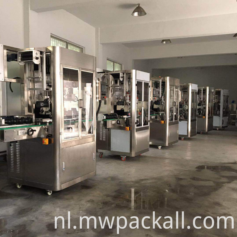 Hoge snelheid auto drinkwater krimpkous plastic bekers etiketteermachine voor krimpkous labelmachine;